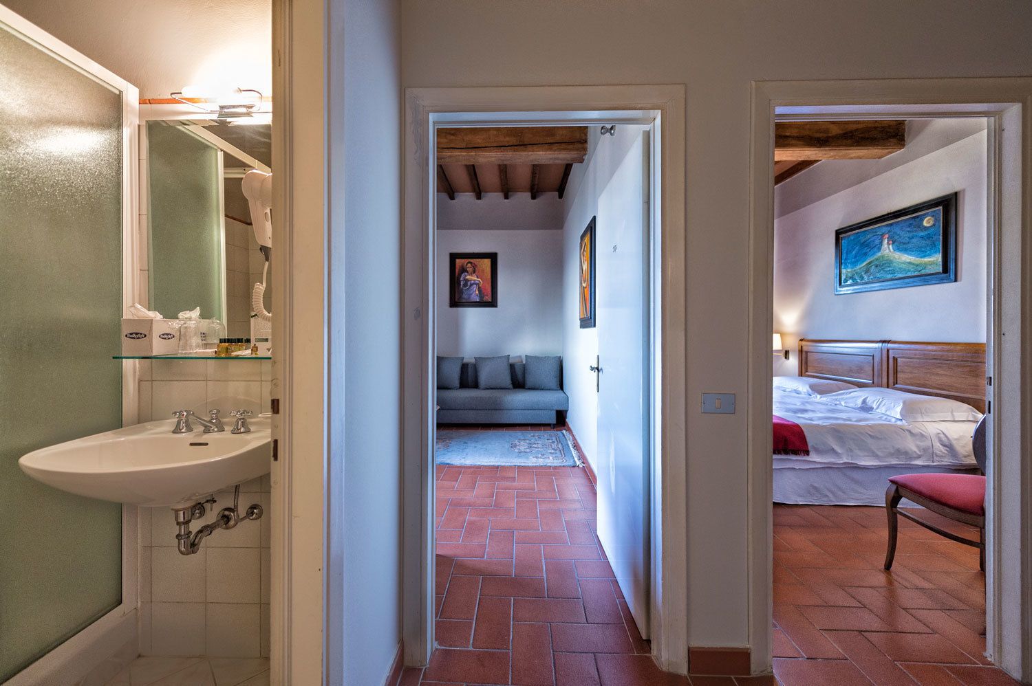 room, connecting rooms | minibar, in-room safe, individually decorated, individually furnished