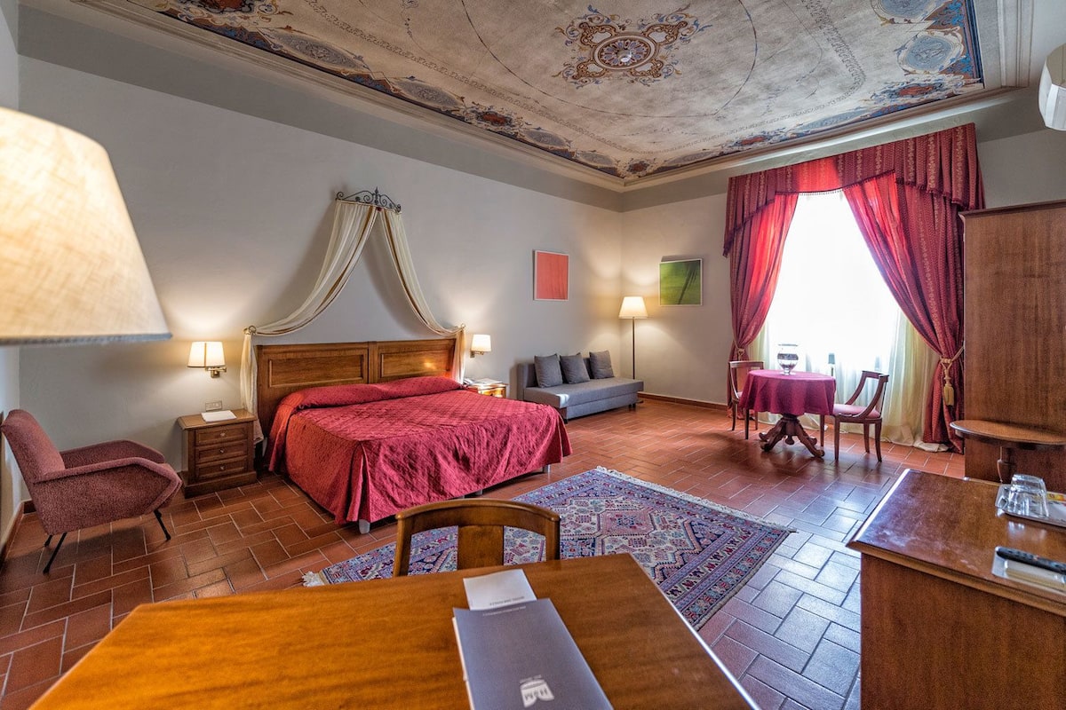 Junior Suite, 1 Bedroom | In-room safe, WiFi (free), bed sheets