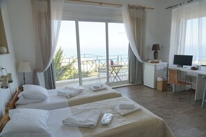 全景雙人或雙床房, 1 間臥室, 城市景, 海濱 | 埃及棉床單、高級寢具、迷你吧、房內夾萬