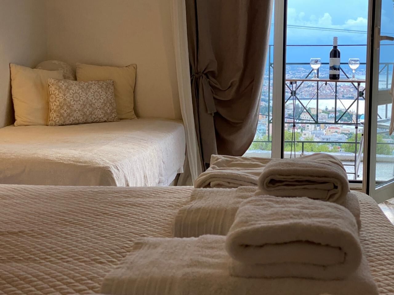 triple room | 1 bedroom, egyptian cotton sheets, premium bedding, minibar