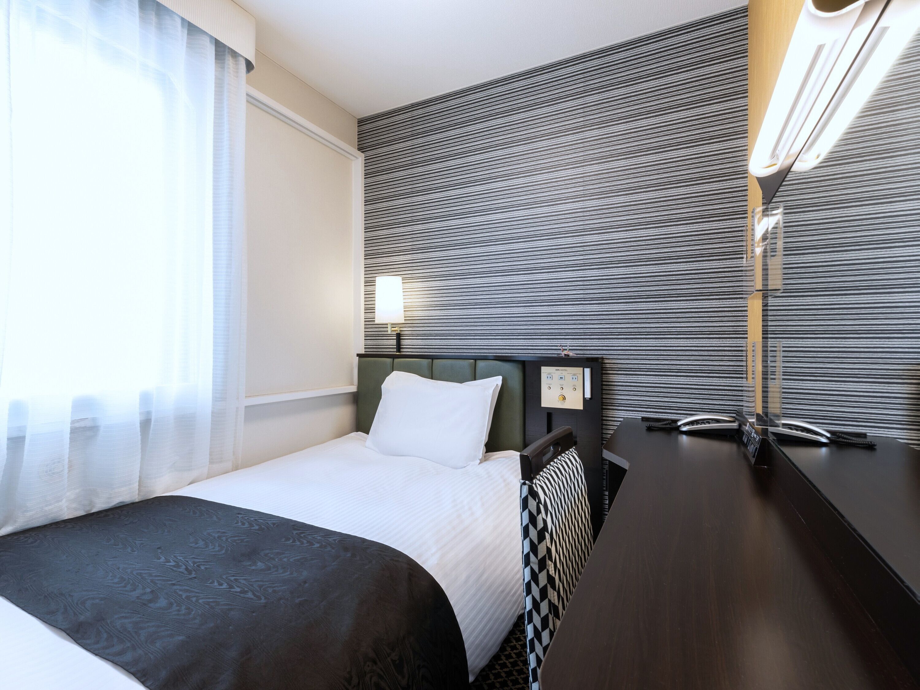 โต๊ะทำงาน, ผ้าม่านกันแสง, Wi-Fi ฟรี, ผ้าปูที่นอน