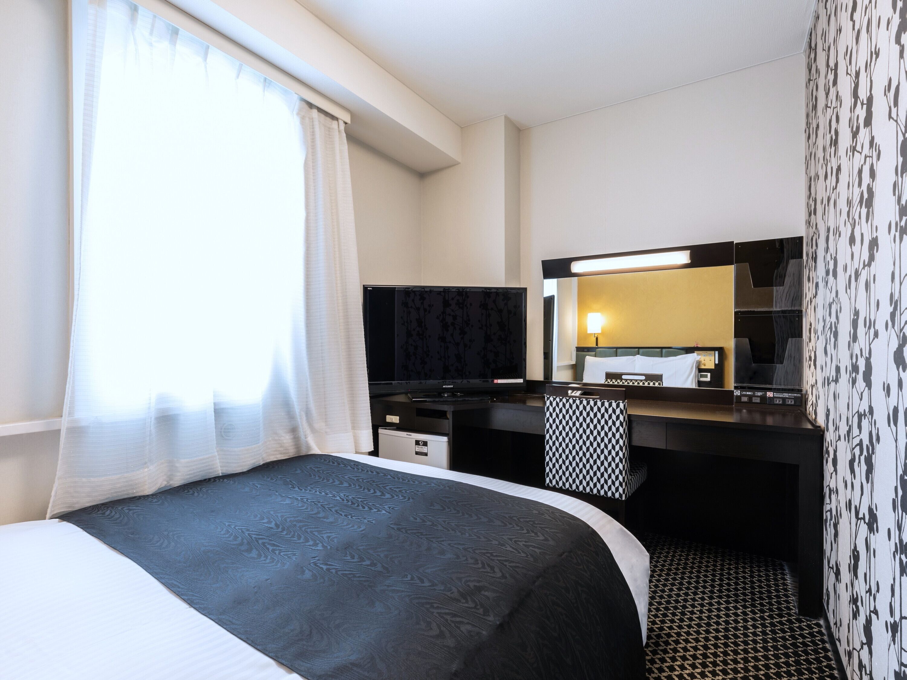 โต๊ะทำงาน, ผ้าม่านกันแสง, Wi-Fi ฟรี, ผ้าปูที่นอน