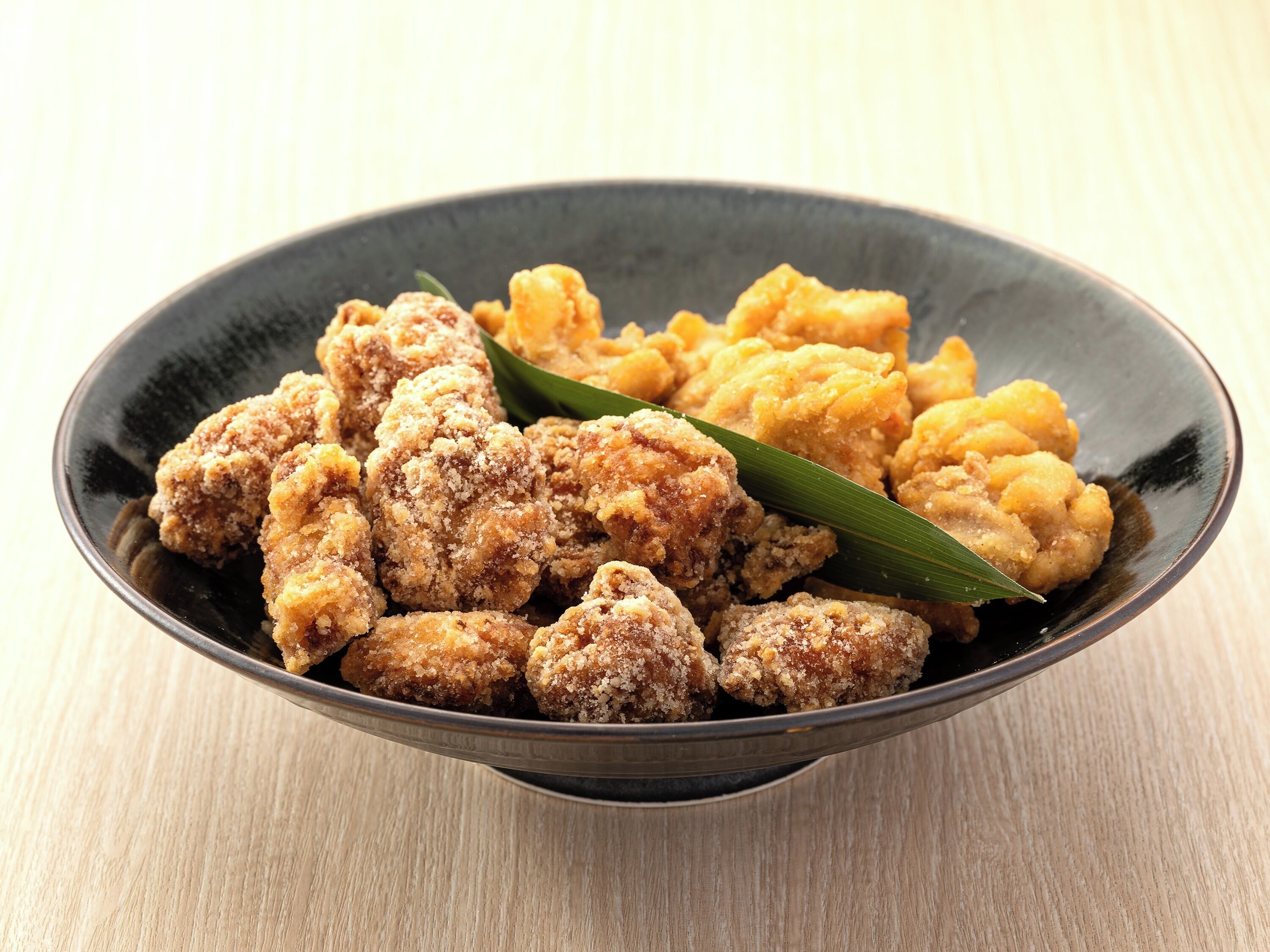 A bowl of fried chicken and vegetables.