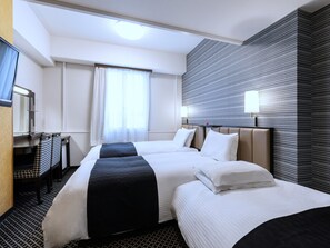 Desk, blackout drapes, free WiFi, bed sheets - APA Hotel Sapporo Susukino Ekimae (Sapporo)