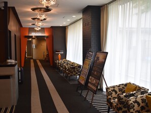 Lobby lounge - APA Hotel Sapporo Susukino Ekimae (Sapporo)