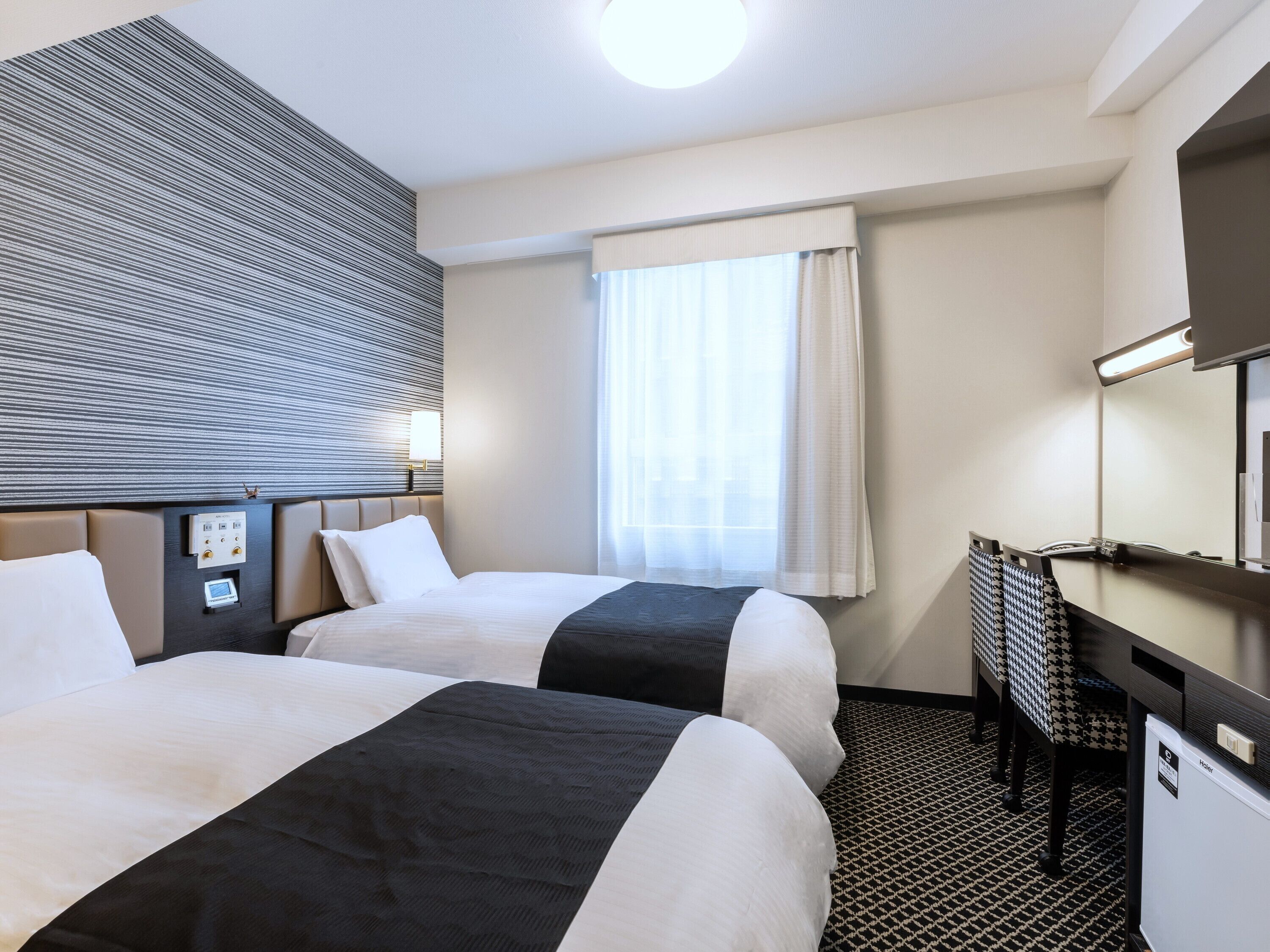 โต๊ะทำงาน, ผ้าม่านกันแสง, Wi-Fi ฟรี, ผ้าปูที่นอน