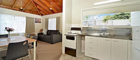 标准公寓, 1 间卧室 | 起居区 | 电视