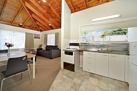 Área de sala de estar. Takapuna Motor Lodge