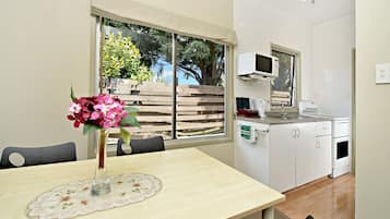 Standard Room, 1 Bedroom | Private kitchen