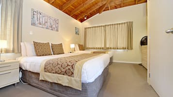 Standard Apartment, 1 Bedroom | Desk, iron/ironing board, cribs/infant beds, rollaway beds