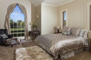 Habitación estándar, baño en la habitación | Sábanas de algodón egipcio, ropa de cama de alta calidad y edredón