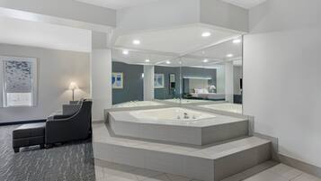 Deluxe Suite, 1 King Bed, Accessible, Non Smoking | Desk, free WiFi, bed sheets