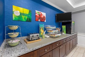 Free continental breakfast 