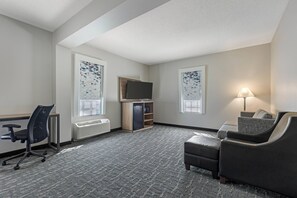 Deluxe Suite, 1 King Bed, Accessible, Non Smoking