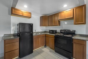 Efficiency, Suite, 1 King Bed, Non Smoking