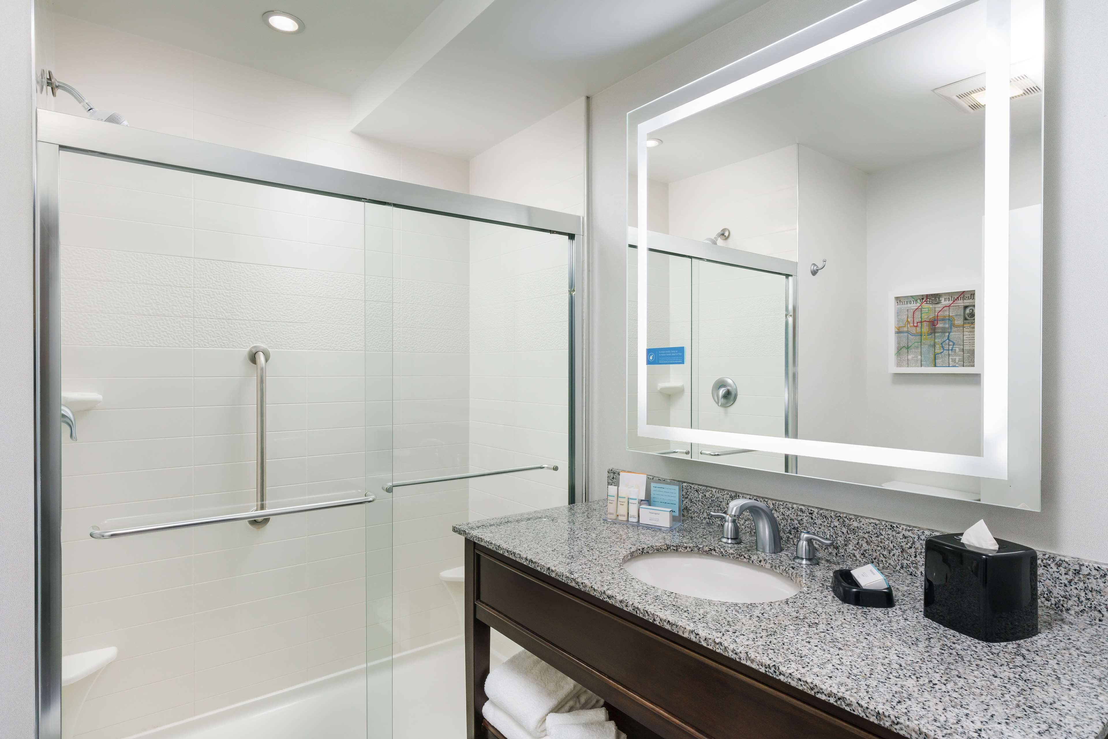 combined shower/bathtub, eco-friendly toiletries, hair dryer, towels