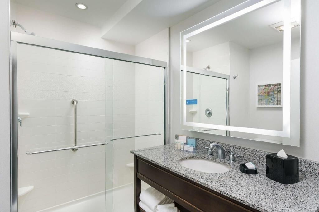 Combined shower/tub, eco-friendly toiletries, hair dryer, towels