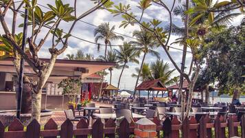 Breakfast, lunch, dinner served; Malaysian cuisine, beach views