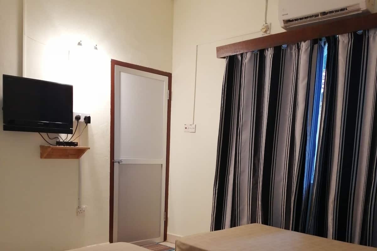 Standard Twin Room, 2 Single Beds | 2 bedrooms, desk, bed sheets