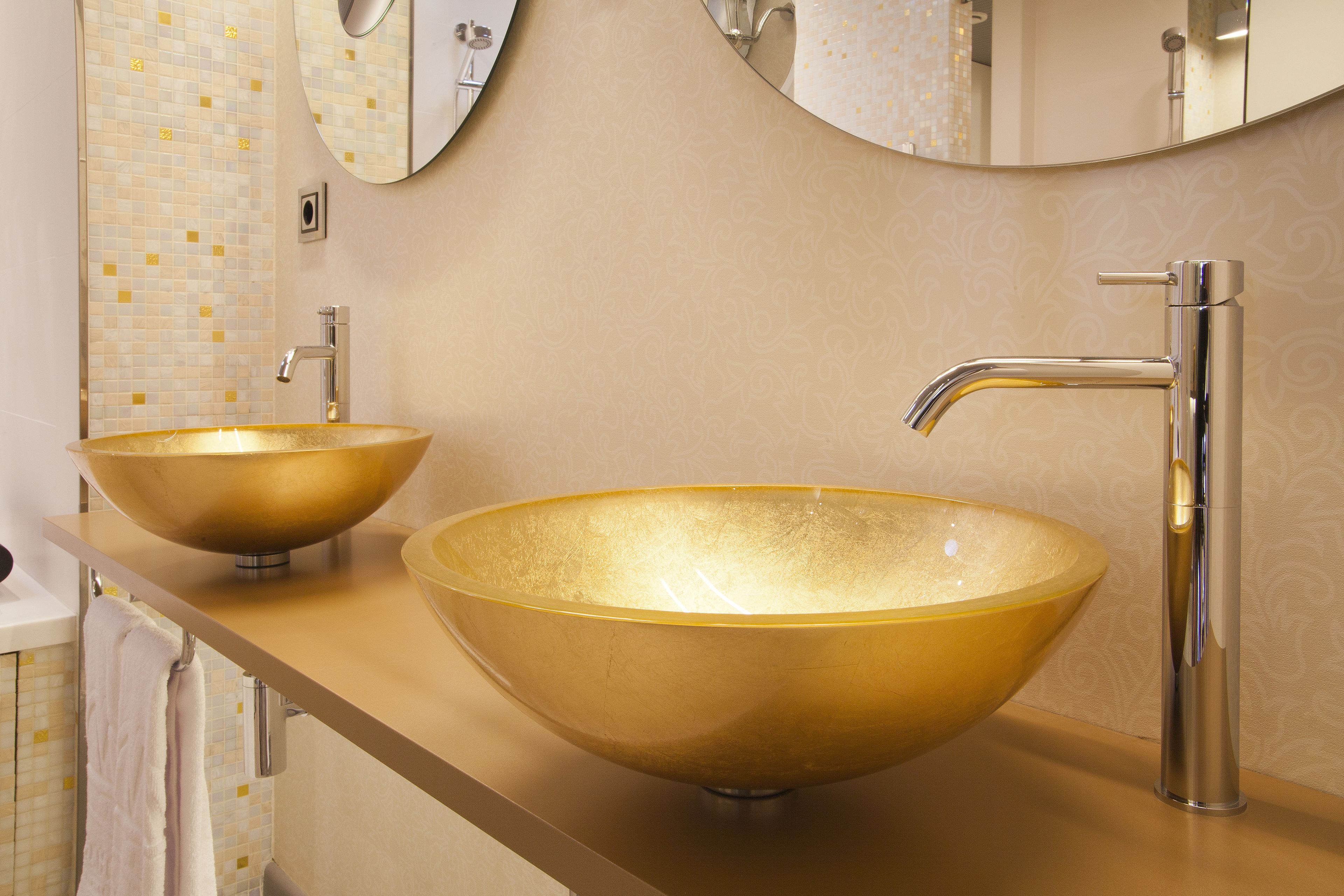 suite | bathroom sink