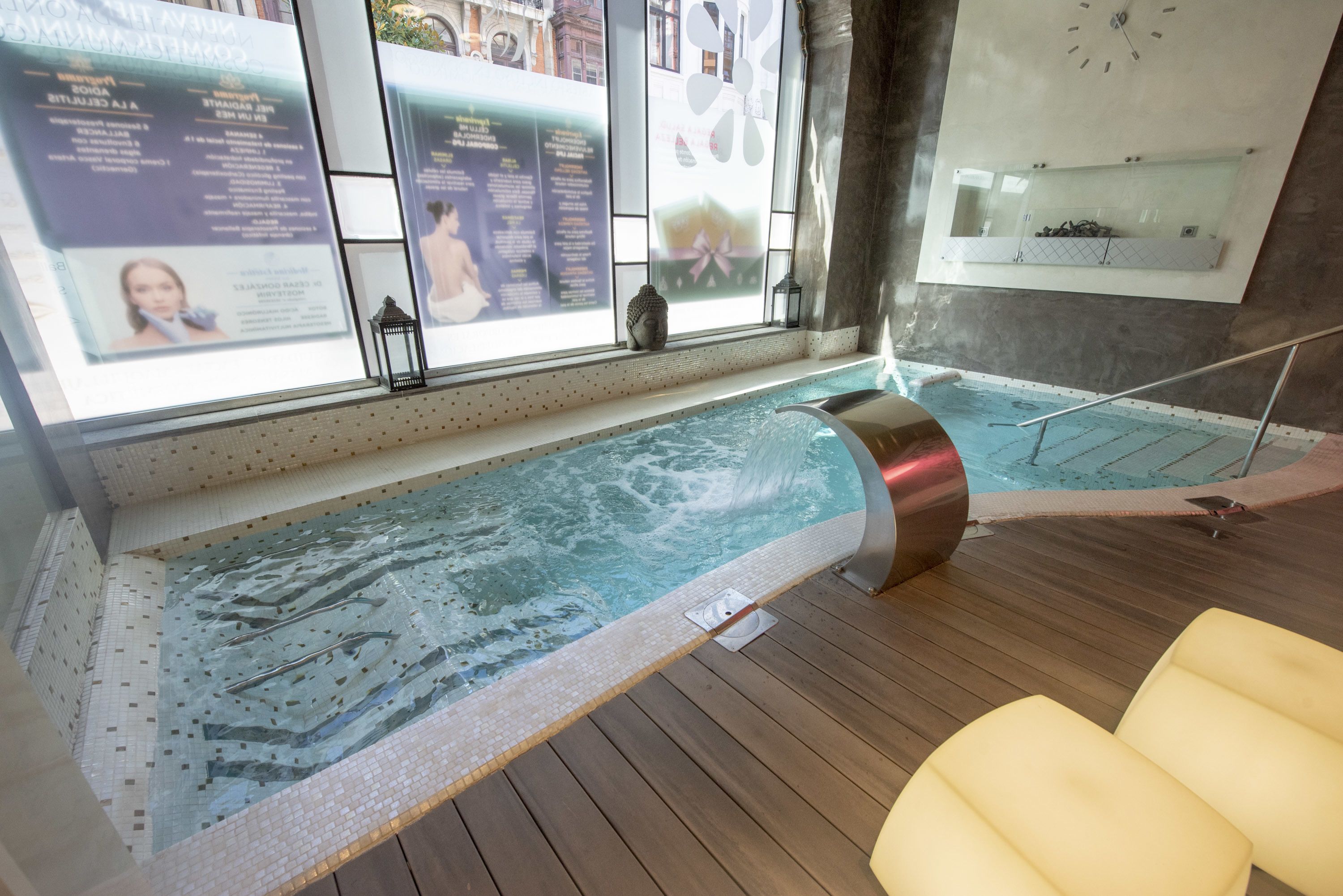 Salas de tratamientos para parejas, sauna, bañera de hidromasaje 