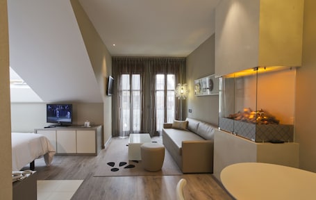 Suite | Minibar, in-room safe, desk, soundproofing