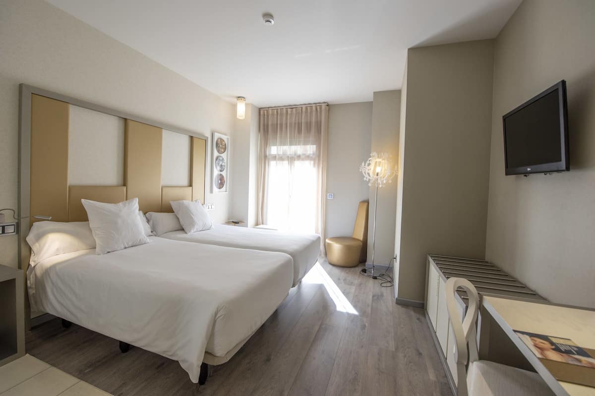 Executive Double or Twin Room | Minibar, in-room safe, desk, soundproofing