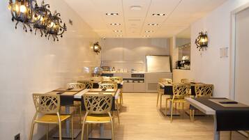 Dagelijks ontbijtbuffet (EUR 16 per persoon)