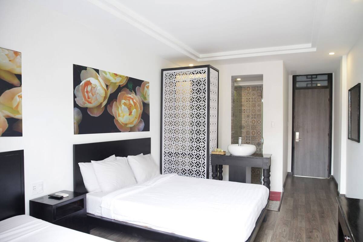 Minibar, in-room safe, soundproofing, free WiFi