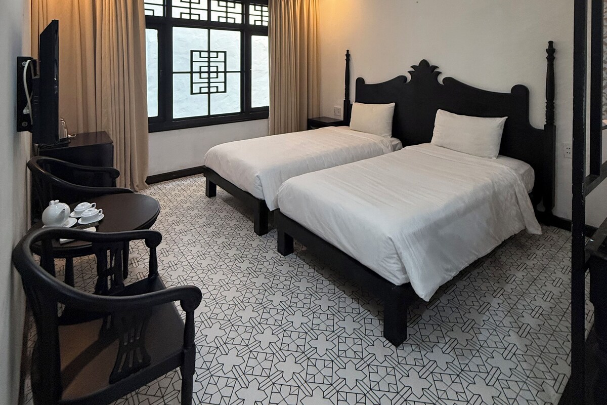 Superior Room | Minibar, in-room safe, soundproofing, WiFi (free)