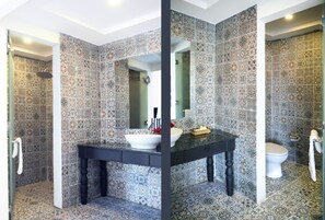 Family Room, Balcony | Bathroom | Free toiletries, slippers, bidet, towels - Thanh Binh II (Da Nang)