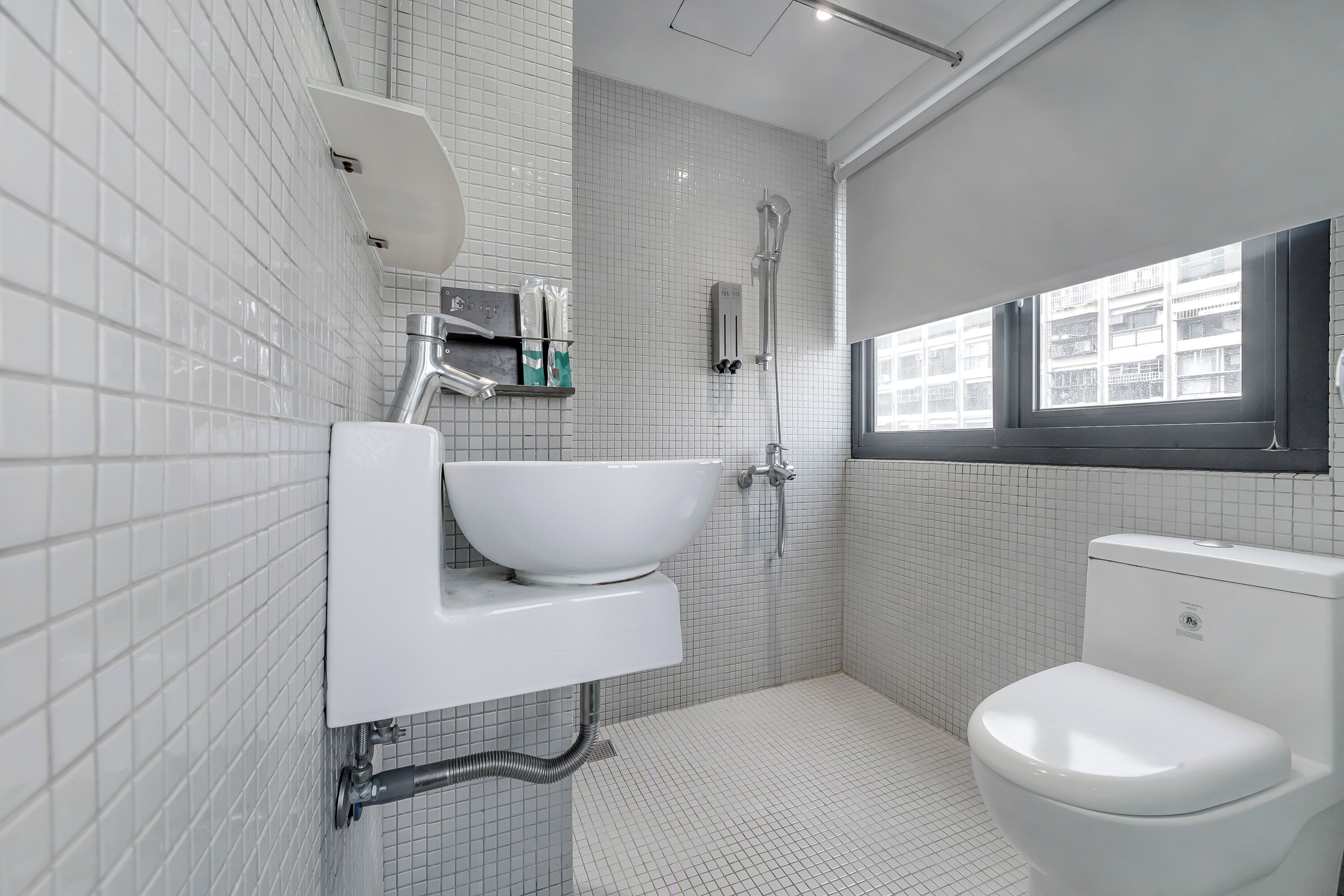 standard double room | bathroom | shower, hair dryer, towels, shampoo