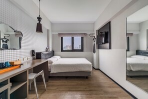 Standard Double Room | Desk, blackout curtains, soundproofing, free wired Internet - CHECK inn Express Kaohsiung Love River (Kaohsiung)