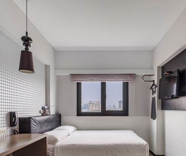 Standard Double Room | Meja, langsir/tirai gelap terus, kalis bunyi, Internet berwayar percuma