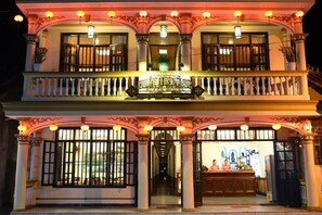 Façade de l’hébergement - soirée/nuit