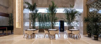 Guangzhou Pearl River International Hotel （Yijing Lu Metro Station）