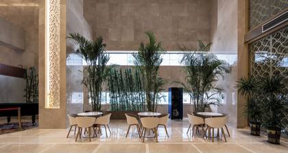 Guangzhou Pearl River International Hotel (Yijing Lu Metro Station)