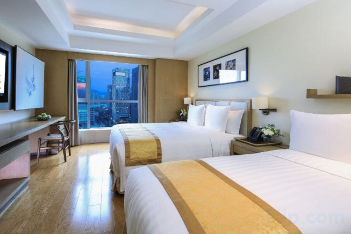 Premium bedding, down comforters, in-room safe, desk