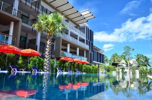 Outdoor pool, open 7:00 AM to 6:00 PM, pool umbrellas, sun loungers - Chaweng Noi Pool Villa (Koh Samui)
