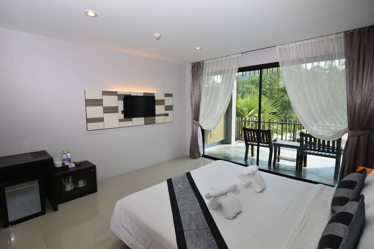 Deluxe Room | 2 bedrooms, in-room safe, individually decorated, desk