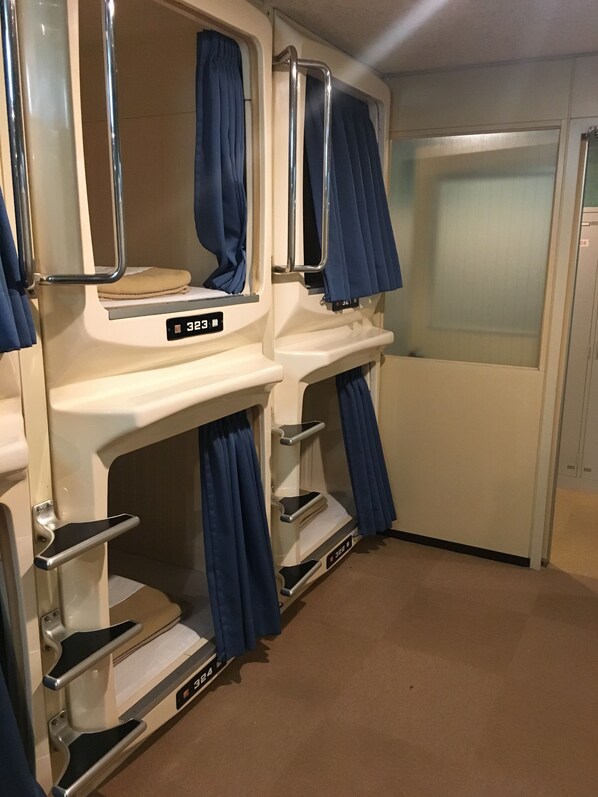 Caja fuerte y ropa de cama