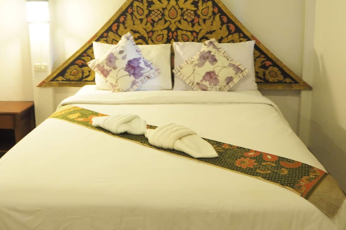 Standard Room | Minibar, blackout curtains, cots/infant beds, rollaway beds