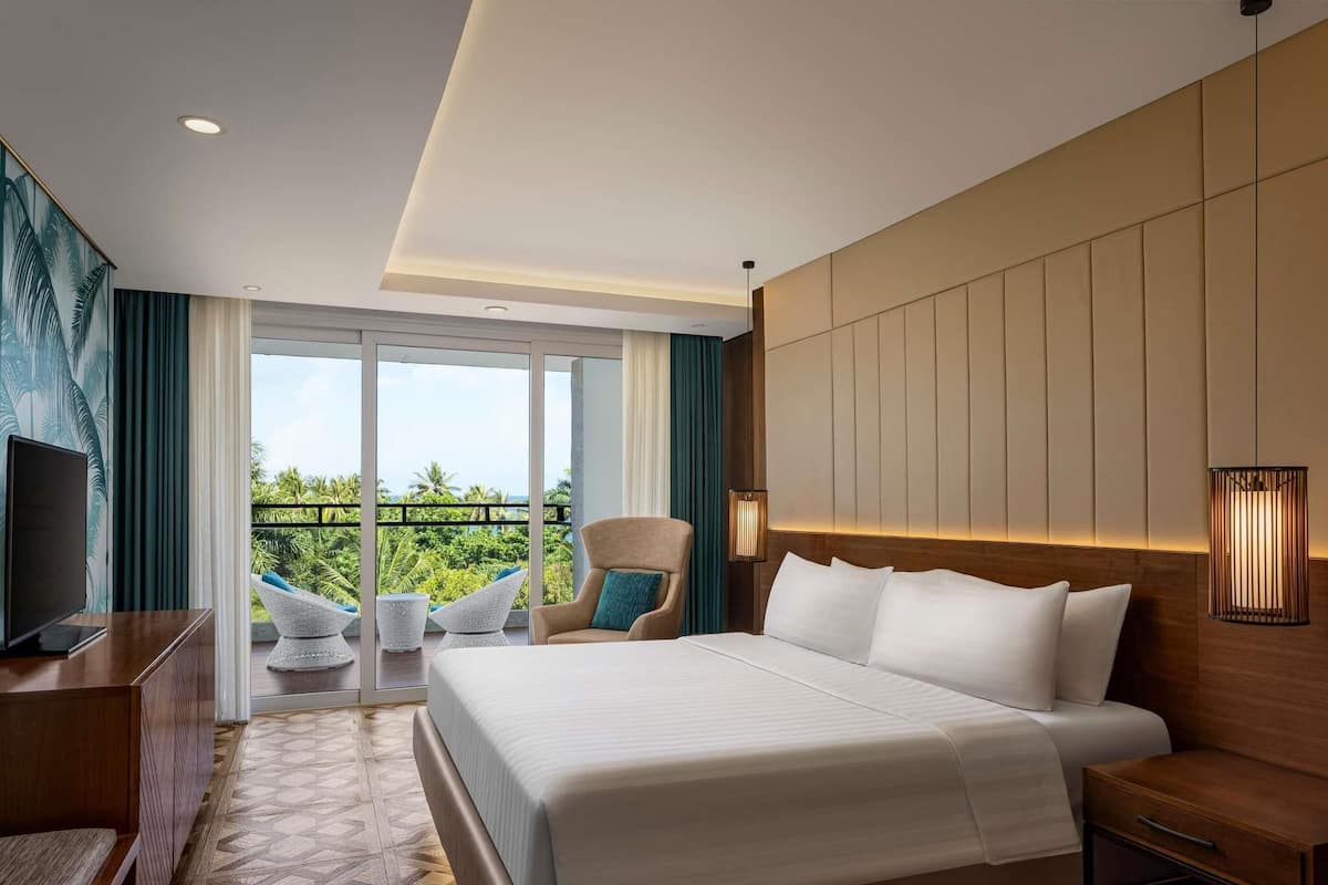 Superior Room, 1 Katil Raja (King) | Peti besi dalam bilik, dihias secara berasingan