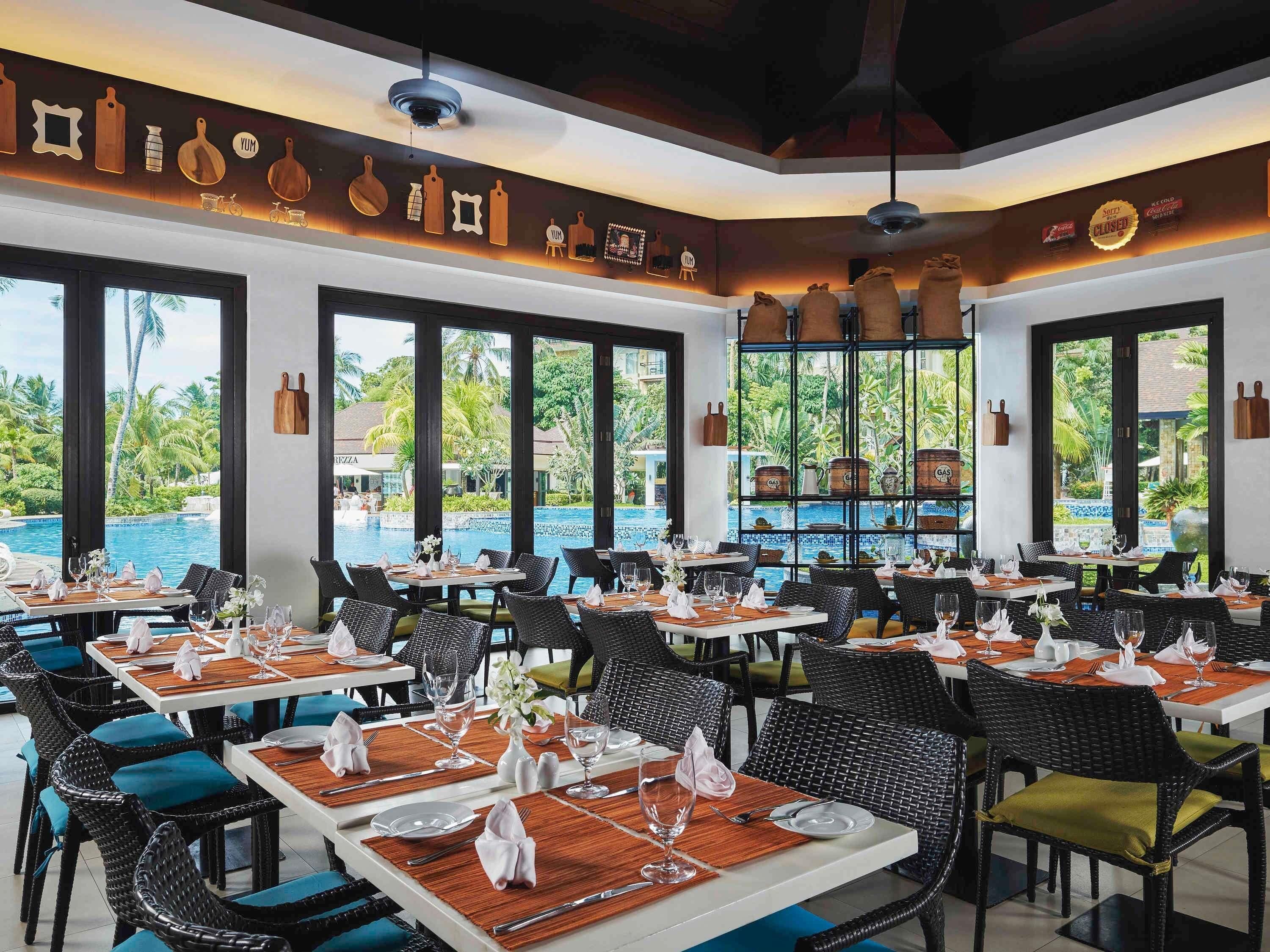 3 restaurants; ze serveren er ontbijt, lunch, diner en brunch 