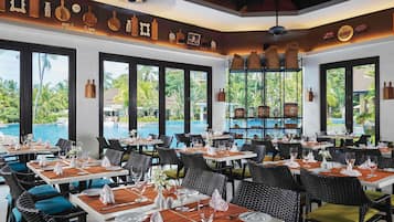 3 restaurants; ze serveren er ontbijt, lunch, diner en brunch
