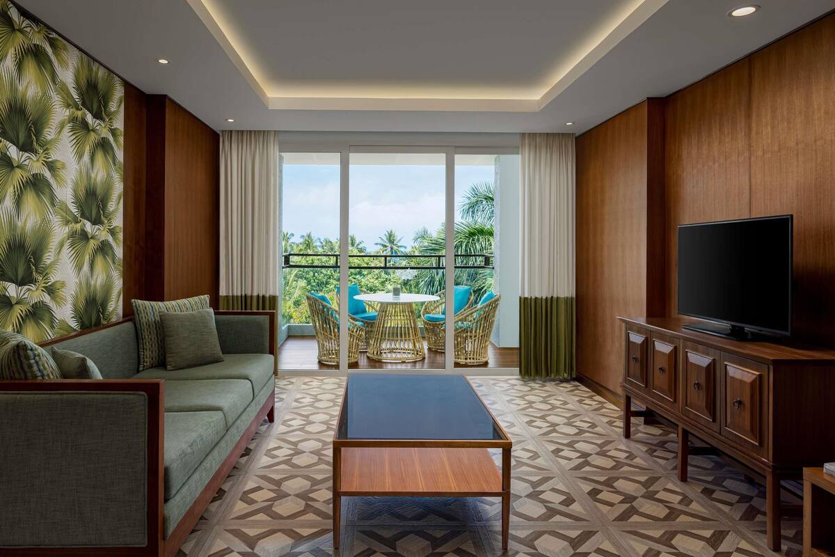 premium suite, 1 king bed | 1 bedroom, in-room safe, individually decorated, individually furnished