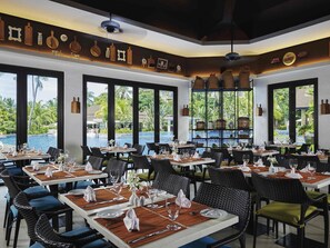 Daily buffet breakfast for a fee