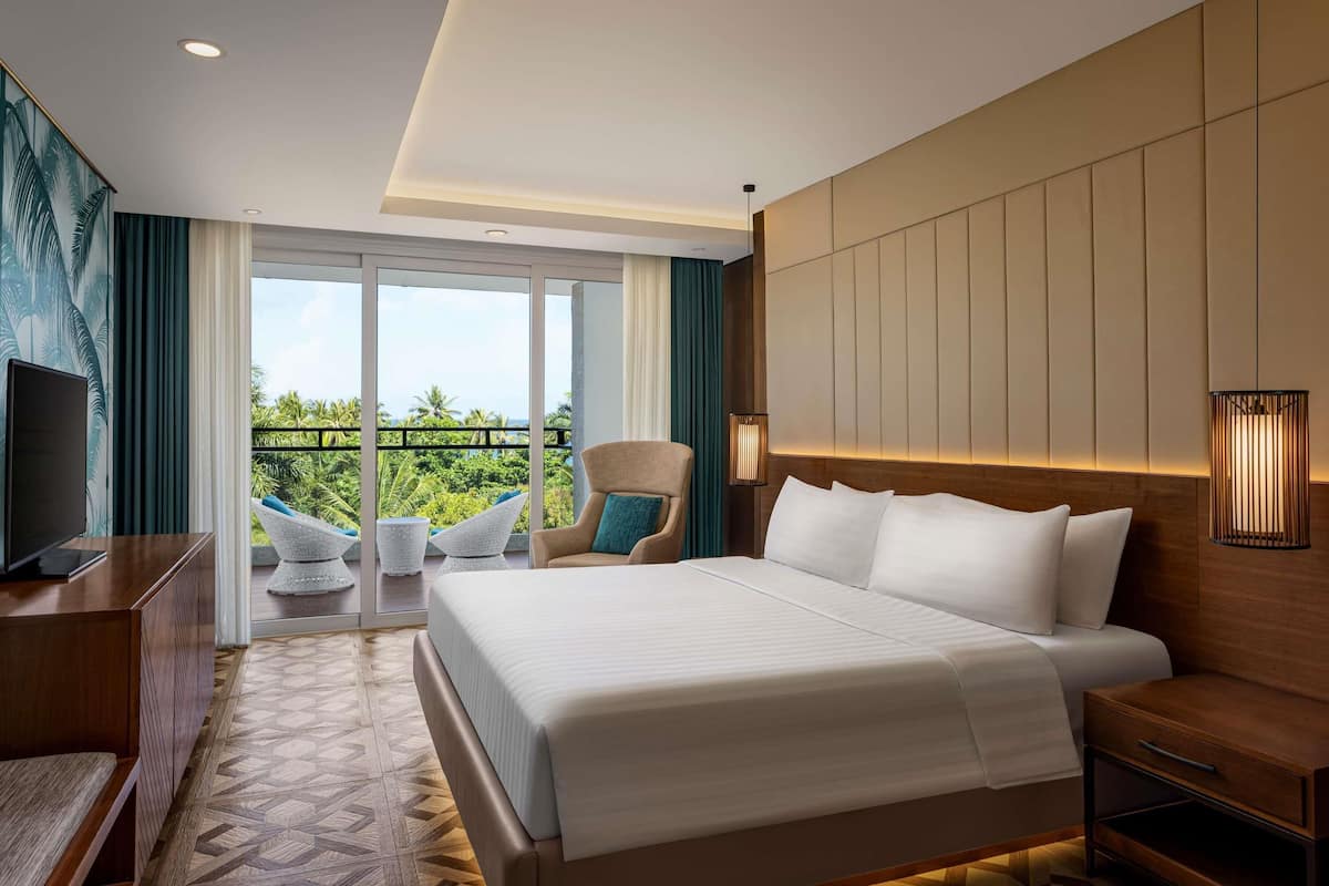 Superior Room, 1 King Bed | 1 bedroom, in-room safe, individually decorated, individually furnished