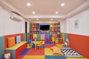 Zona de juegos infantil cubierta