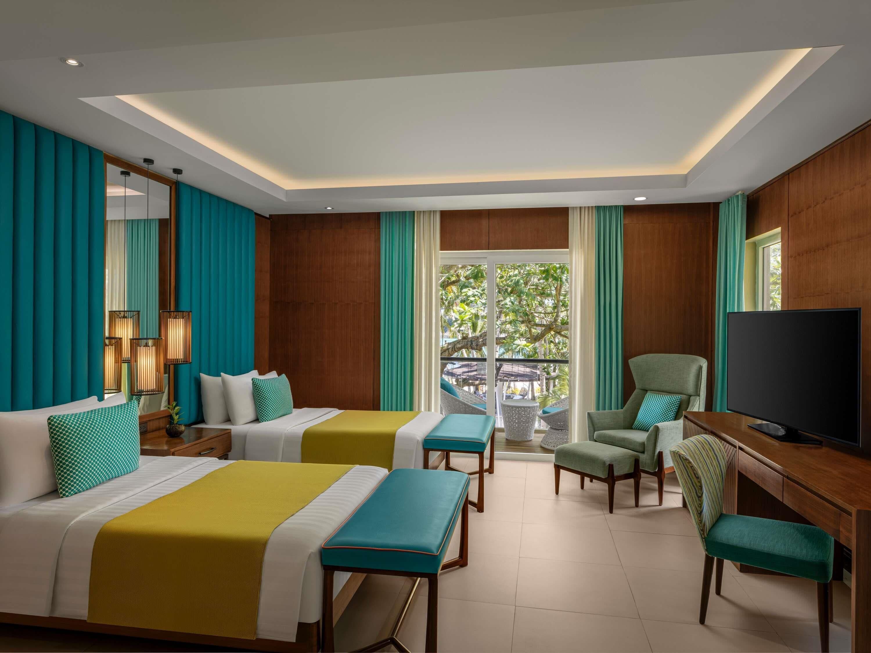 Suite (Sol Marina Beach) | In-room safe, individually decorated, individually furnished, desk